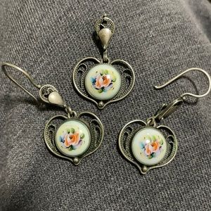 Vintage flower earrings and necklace pendant